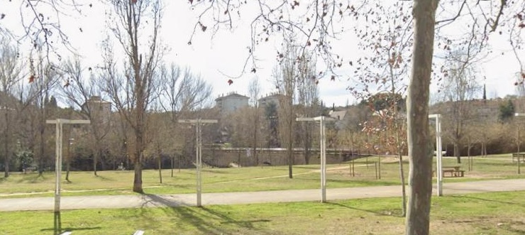 Imatge pels mitjans: Espai de joc familiar i lectura al parc del pou